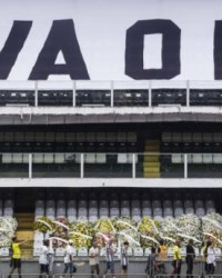 B体育官网下载APP-bsports官方平台-Bsports必一体育官网-内马尔送花圈 独狼外星人缺席贝利遗体告别挨批